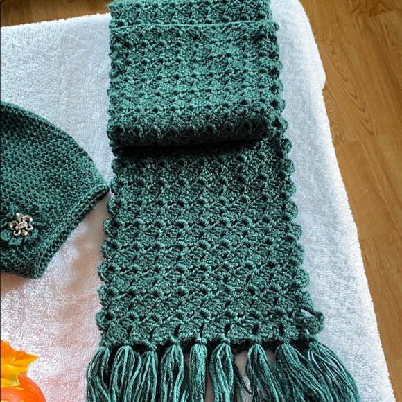 NEW!!!  CROCHETED HAT & SCARF - Picture 4 of 4